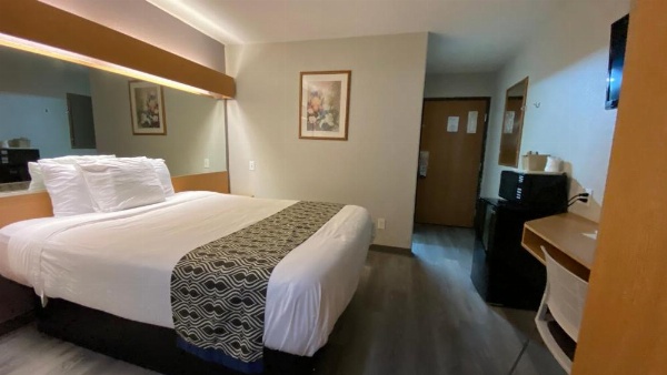 Microtel Inn & Suites by Wyndham Ardmore image 10